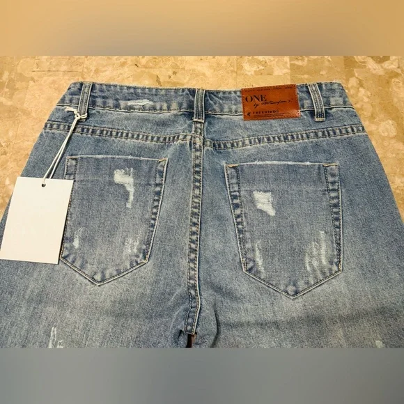One Teaspoon Light Blue Distressed Women’s Boyfriend Jeans
Sz 29 - Picture 7 of 16